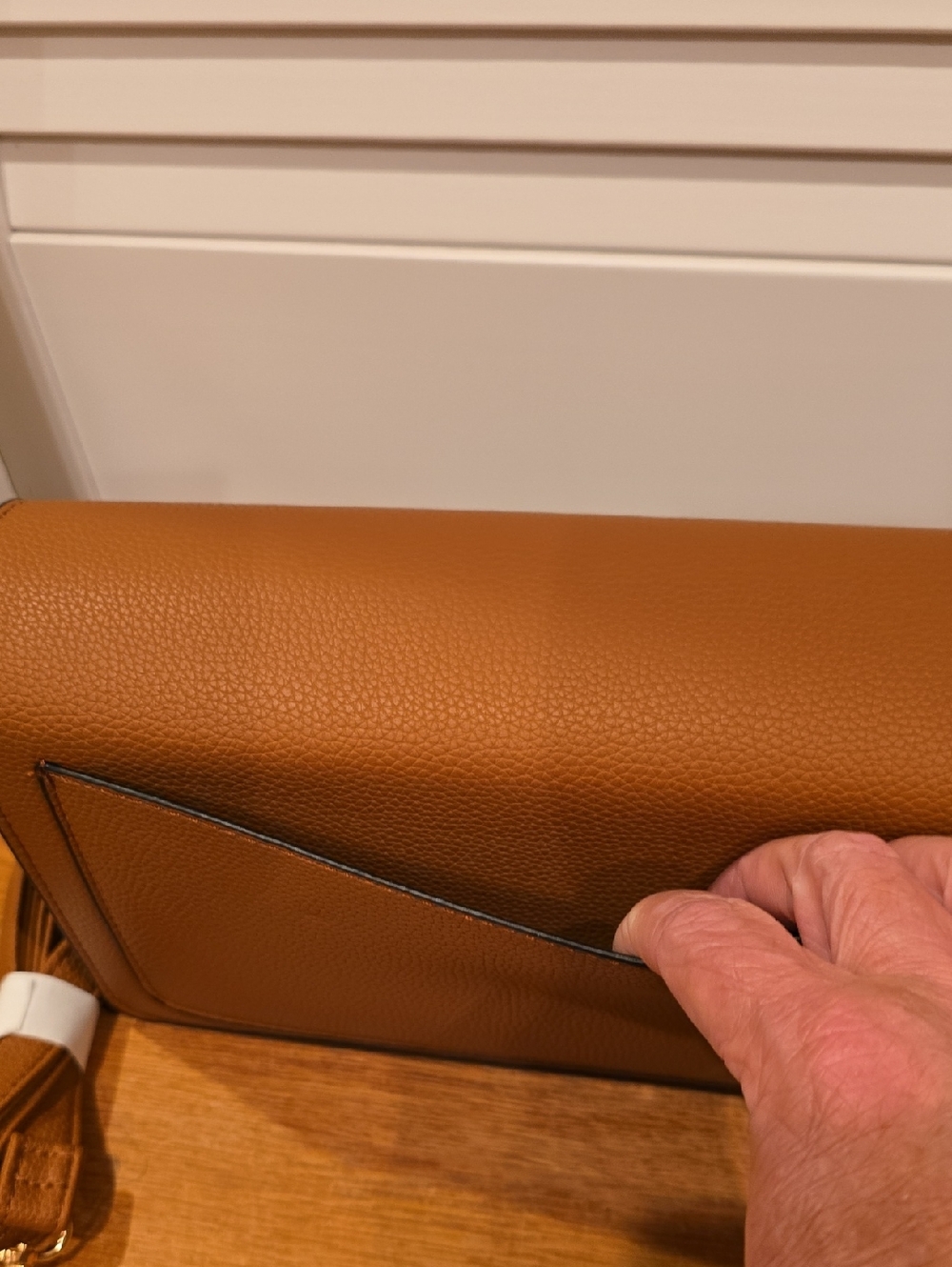 FASHION Signature Brown Leather Crossbody Bag - Picture 3 of 7